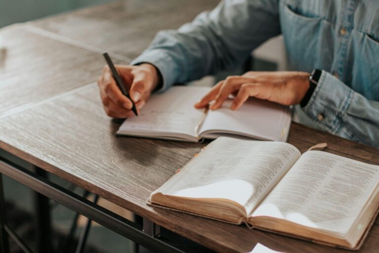 7 Daily Study Habits That Improve Grades Without Extra Tutoring